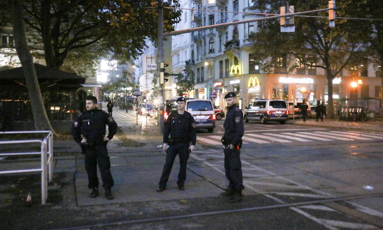 ΥΠΕΞ για επίθεση στη Βιέννη: Στεκόμαστε ενωμένοι απέναντι στο μίσος και την τρομοκρατία