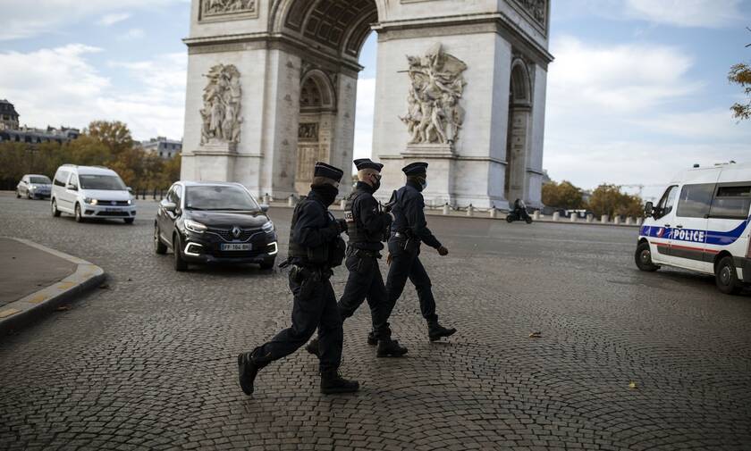 Συναγερμός στη Γαλλία: Συνελήφθη άνδρας - Περιφερόταν με ματσέτα στο Παρίσι