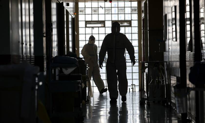 Κορονοϊός: Συγκλονιστικές μαρτυρίες γιατρών και νοσηλευτών - Δραματική η κατάσταση στα νοσοκομεία