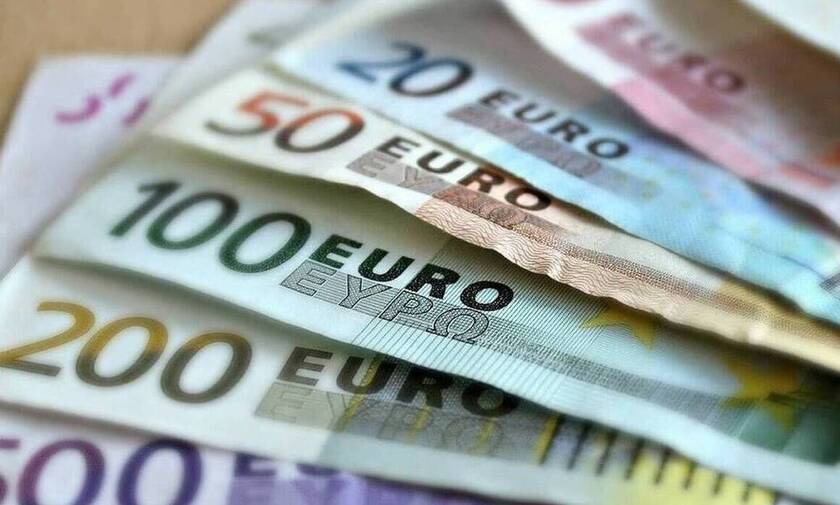 Επίδομα 800 ευρώ: Ποιοι θα το λάβουν και πότε - Υπολογίστε ΕΔΩ πόσα χρήματα θα πάρετε 