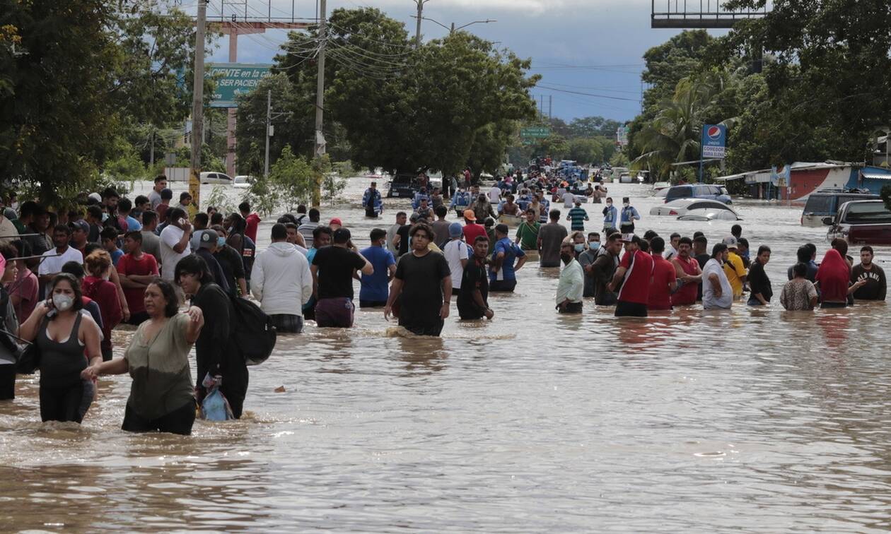 Σαρώνει τη Γουατεμάλα ο κυκλώνας Ήτα: Τους 50 έφτασαν οι νεκροί (vids+pics)
