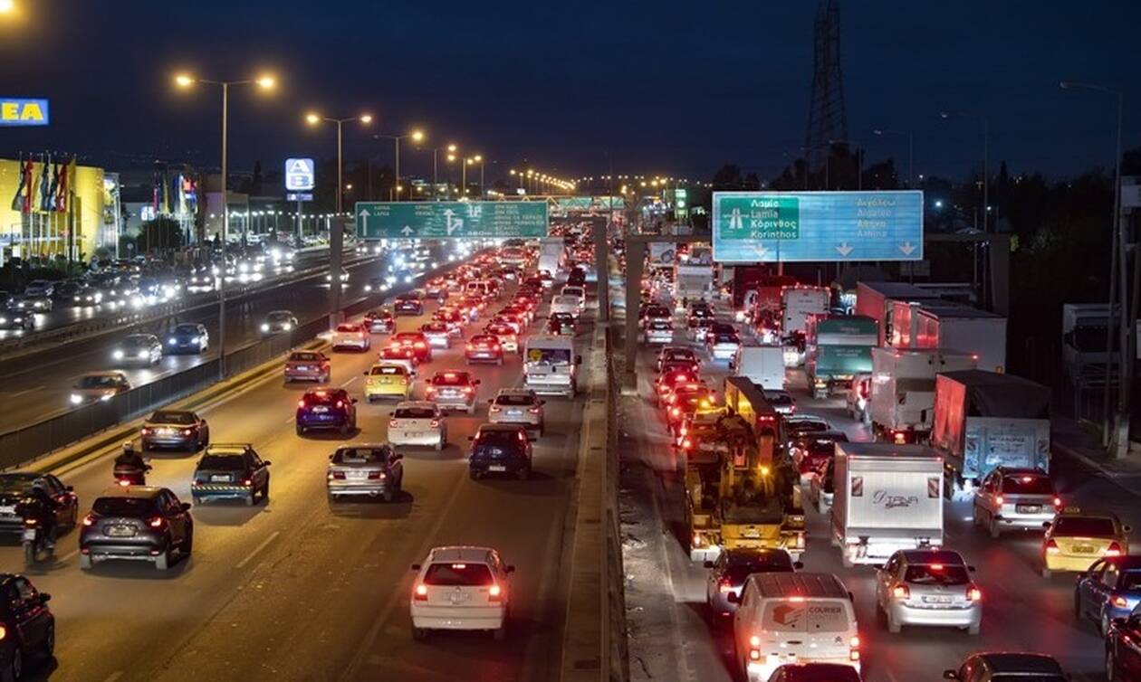 Congestion and heavy traffic at toll stations ahead of lockdown on Saturday morning	