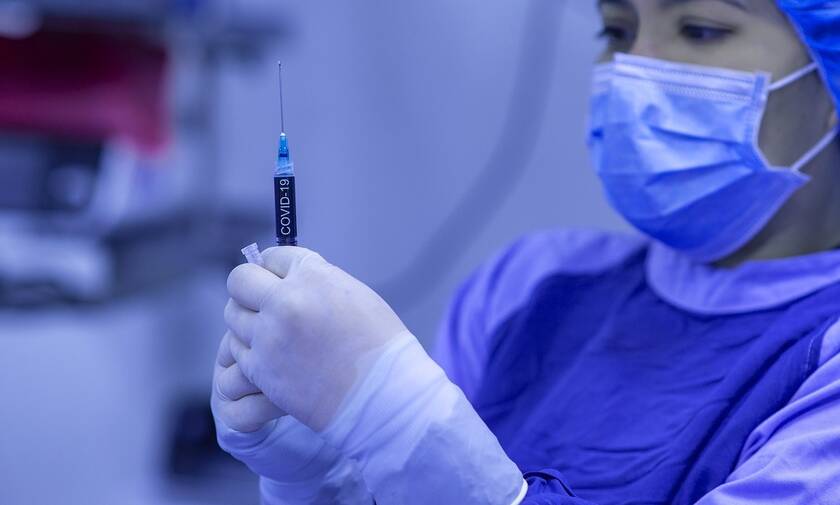AstraZeneca: «Απίστευτα υποσχόμενα» τα αποτελέσματα για το εμβόλιο της Pfizer