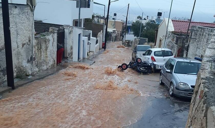 Κακοκαιρία Κρήτη: Εικόνες βιβλικής καταστροφής – Αυτοκίνητα στην θάλασσα και χωριά θαμμένα στη λάσπη