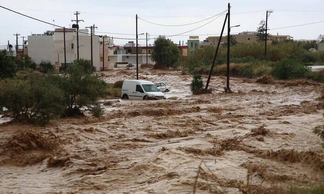 Εικόνες Αποκάλυψης στην Κρήτη: Εκκενώνεται χωριό - Παντού λάσπη και καταστροφή