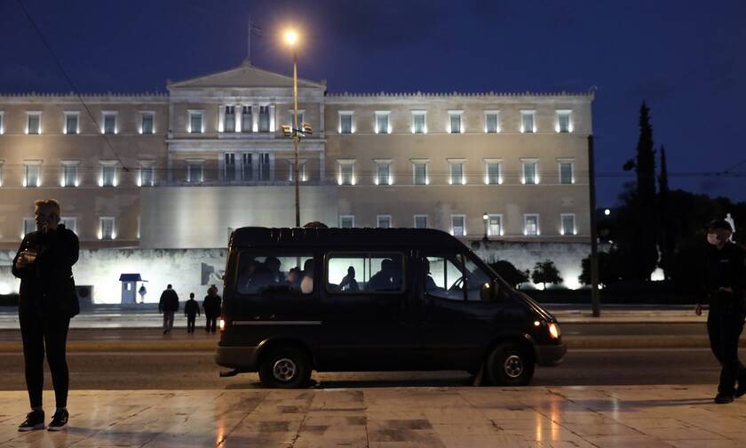 Lockdown: Απαγόρευση κυκλοφορίας σε όλη την Ελλάδα - Οι εξαιρέσεις για τις μετακινήσεις