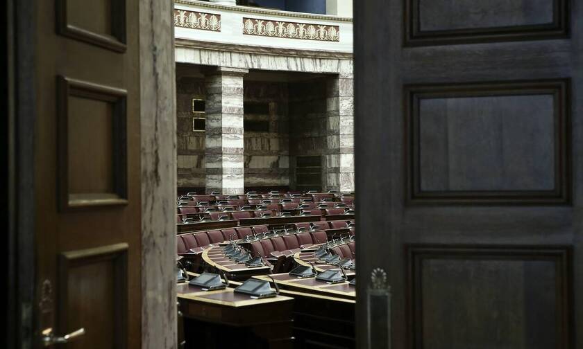 LIVE BLOG - Βουλή: Σύγκρουση κυβέρνησης - αντιπολίτευσης για κορονοϊό και lockdown