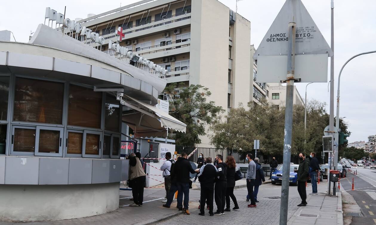 Κορονοϊός – Θεσσαλονίκη: Απίστευτες εικόνες - Τεράστιες ουρές ασθενών για τεστ 