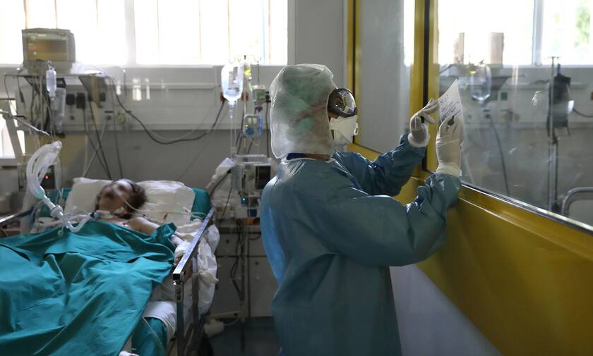 Κορονοϊός - Κρούσματα: Δύσκολη η κατάσταση στα νοσοκομεία - Στους 310 οι διασωληνωμένοι