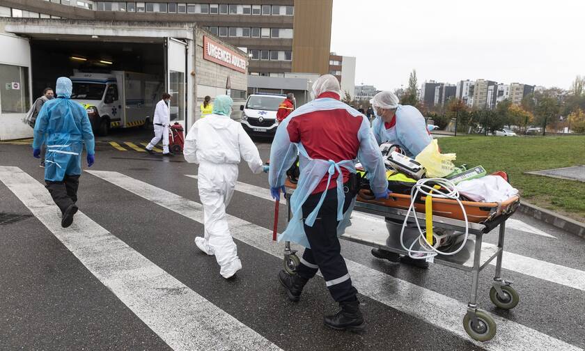 Κορονοϊός: Ανεξέλεγκτη η κατάσταση στη Γαλλία - Κάθε 30 δευτερόλεπτα μία εισαγωγή σε νοσοκομείο