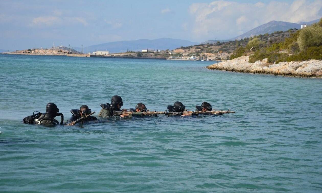 Ένοπλες Δυνάμεις: Τα «βατράχια» Ελλάδας και Αιγύπτου δίνουν δυναμική απάντηση στην Τουρκία