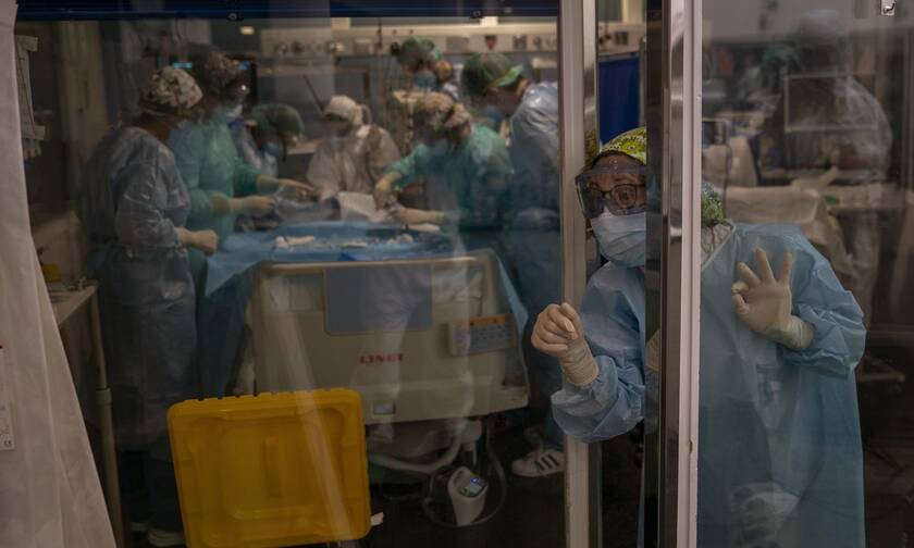 Κορονοϊός - Ισπανία: Οι γιατροί ζητούν την παραίτηση του κορυφαίου επιδημιολόγου της κυβέρνησης