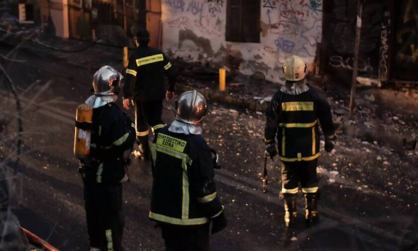 Φωτιά στην Αθήνα: Στις φλόγες παράπηγμα της Ανοιχτής Δομής Φιλοξενίας Βοτανικού
