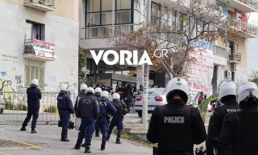 Πολυτεχνείο: Επεισόδια και στην Θεσσαλονίκη - Επί ποδός η Αστυνομία