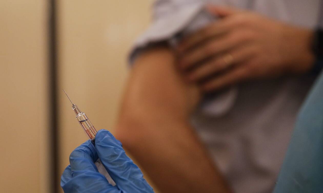 Κορονοϊός - Εθελόντρια του εμβολίου της Moderna: Τι λέει για τις παρενέργειες
