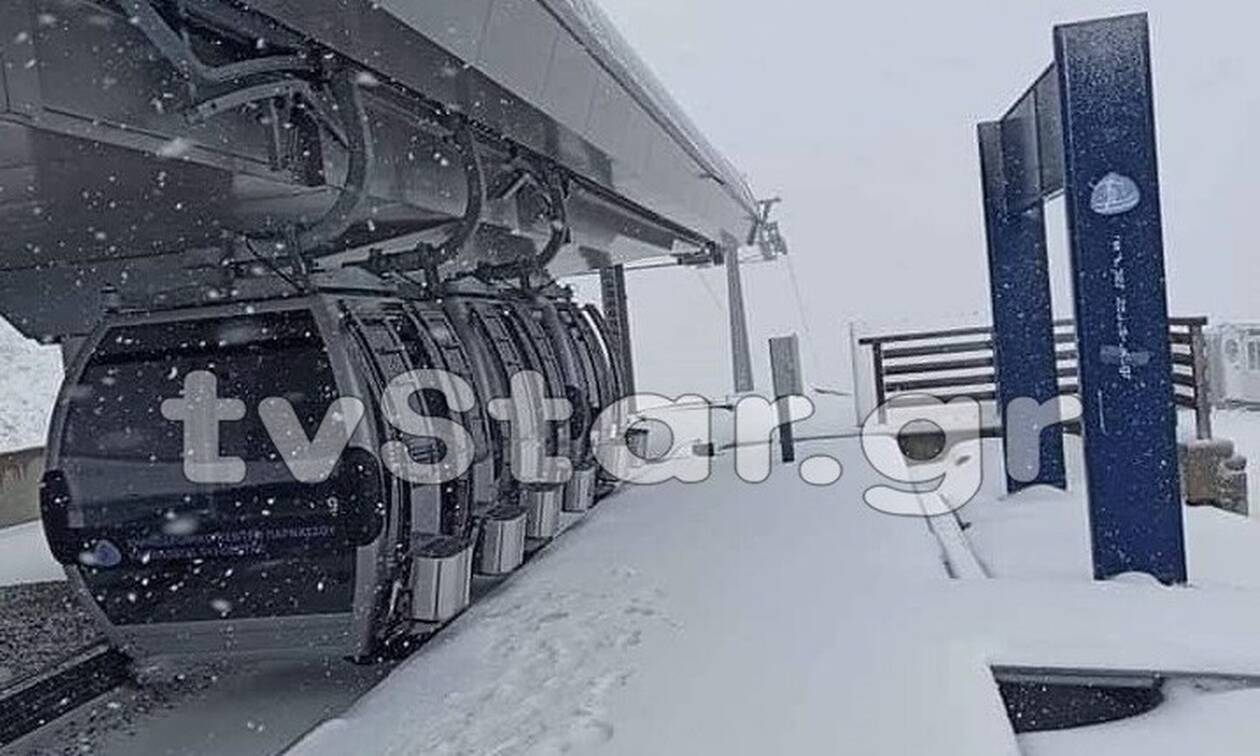 Έπεσαν τα πρώτα χιόνια: «Στα λευκά» Παρνασσός και Βελούχι - Δείτε LIVE εικόνα