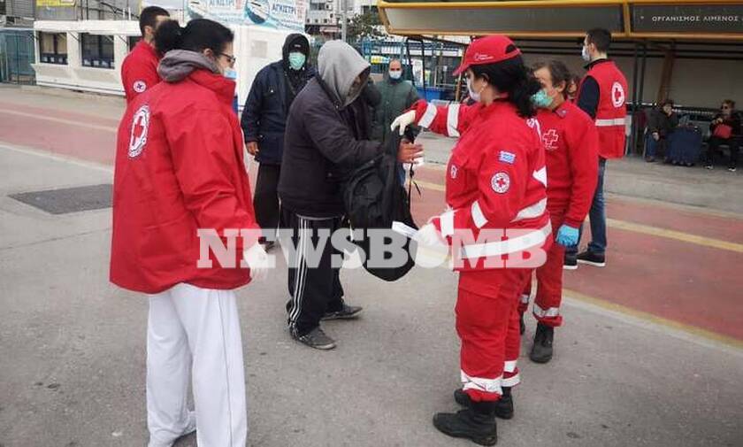 Ελληνικός Ερυθρός Σταυρός: Πάντα στο πλευρό των αστέγων - Δράσεις στήριξης στο λιμάνι του Πειραιά