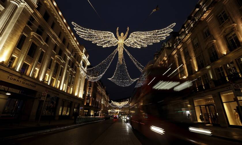 Κορονοϊός στη Βρετανία: Οι περιορισμοί της καραντίνας θα αρθούν για τα Χριστούγεννα