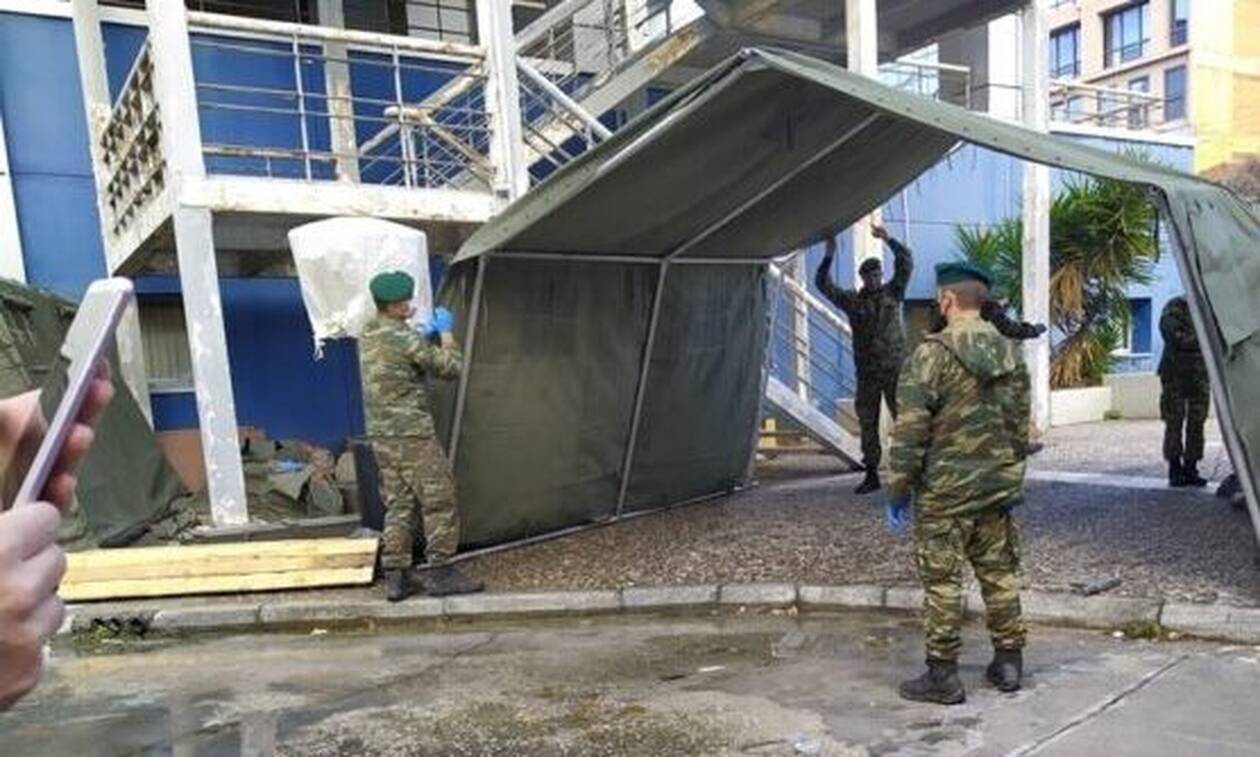 Κορονοϊός – Βόλος: Ο στρατός στήνει σκηνές έξω από το νοσοκομείο (pics)
