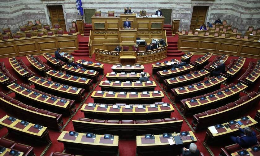 Βουλή: ΣΥΡΙΖΑ και ΚΚΕ καταψήφισαν τη μείωση των ασφαλιστικών εισφορών