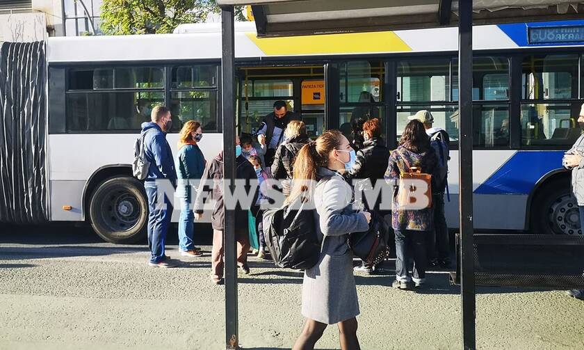 Κορoνοϊός - Αυτοψία Newsbomb.gr: Εικόνες συνωστισμού στα λεωφορεία