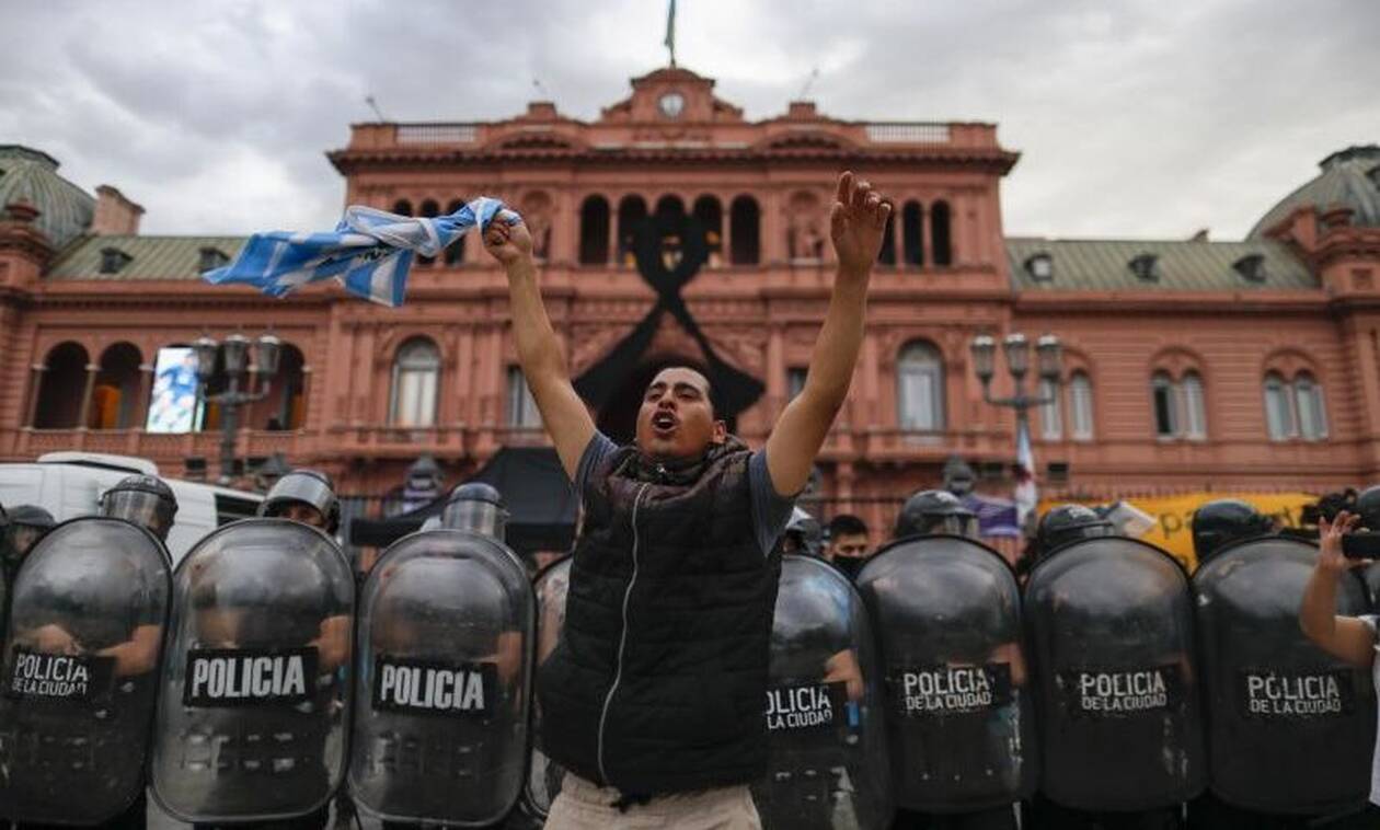 Κηδεία Μαραντόνα: Επεισόδια στο Μπουένος Άιρες – Σκηνές χάους φοβούνται οι αρχές
