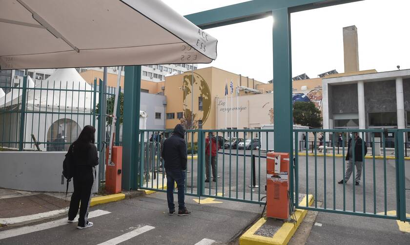 Κορονοϊός-ΠΟΕΔΗΝ: «Βουλιάζουν» τα νοσοκομεία της Θεσσαλονίκης-110 εισαγωγές σε λίγες ώρες στο ΑΧΕΠΑ