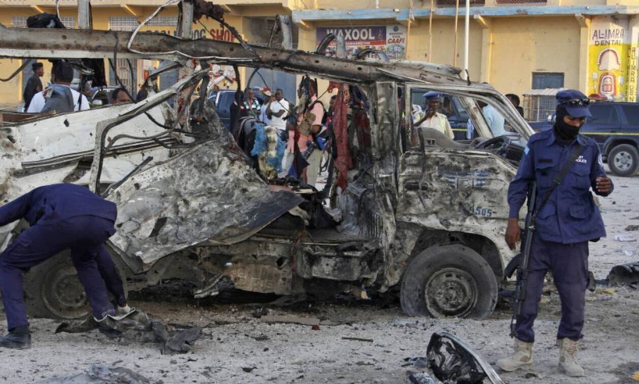 Σομαλία: Βομβιστής-καμικάζι σκότωσε επτά ανθρώπους σε γεμάτο εστιατόριο στη Μογκαντίσου	