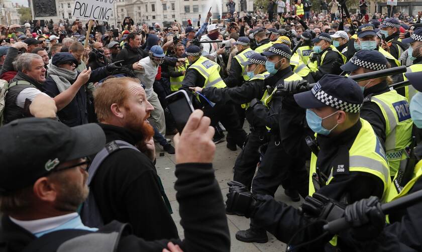 Βρετανία: Δεκάδες συλλήψεις κατά τη διάρκεια διαδηλώσεων εναντίον του lockdown