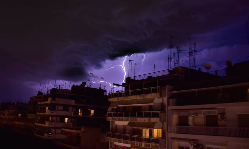 Κακοκαιρία: «Άνοιξαν» οι ουρανοί στην Αθήνα - Πού βρέχει καταρρακτωδώς
