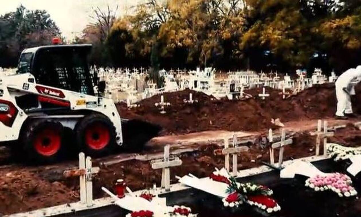 Κορονοϊός: Ανατριχιαστικές εικόνες στο κοιμητήριο Θέρμης - Στη σειρά εκατοντάδες μνήματα θυμάτων