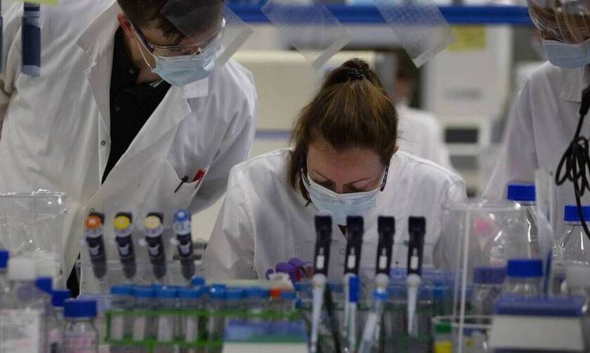 Εμβόλιο Pfizer: Αυτοί θα εμβολιαστούν πρώτοι στην Βρετανία - Πώς η ΕΕ «προσγειώνει» τον Τζόνσον