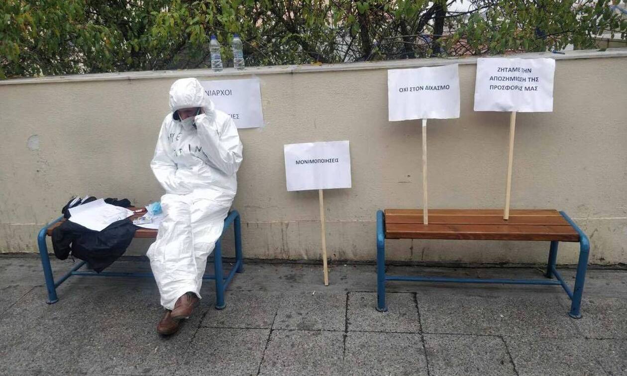 Κορονοϊός: Απεργία πείνας έξω από νοσοκομείο για τις συνθήκες εργασίας και νοσηλείας