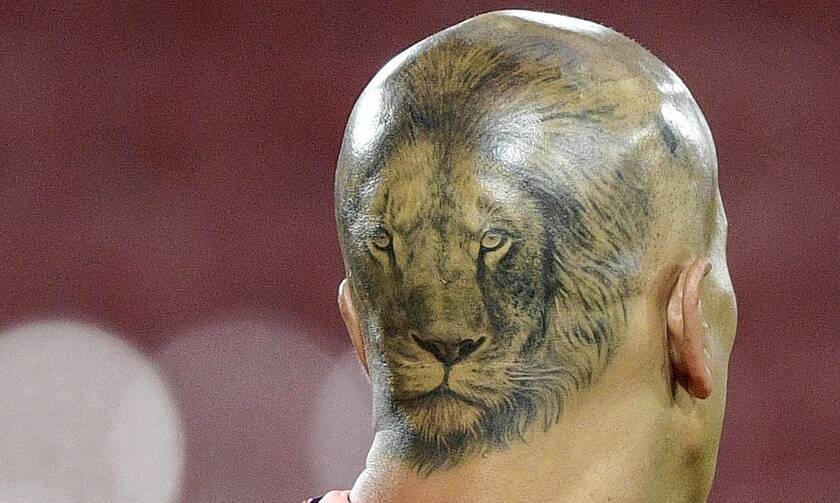 Κορονοϊός: Άρχισε να χάνει τα μαλλιά του – Έκανε ένα λιοντάρι στο κεφάλι του! (video+photos)
