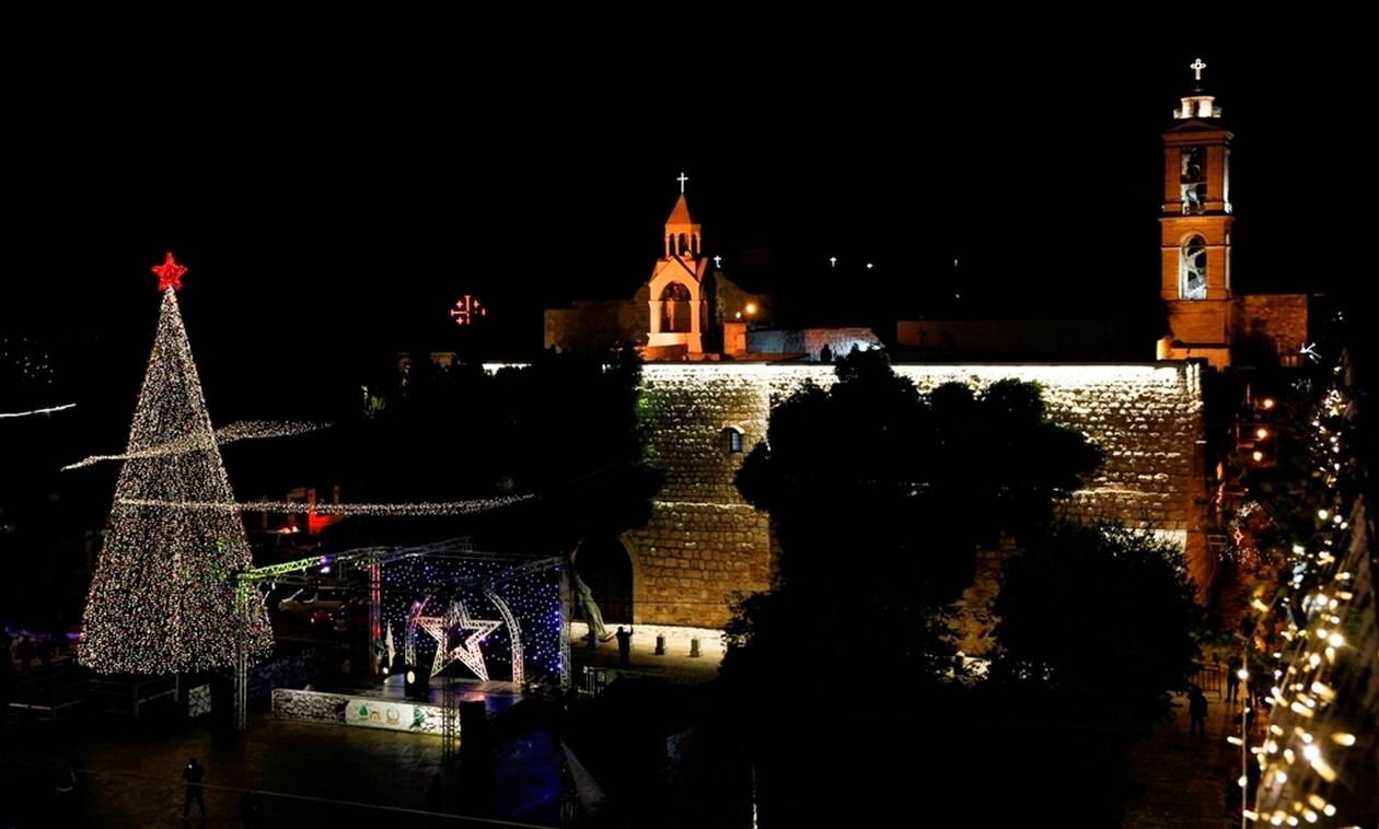 Η Βηθλεέμ φωταγώγησε το χριστουγεννιάτικο δέντρο της χωρίς παρουσία κόσμου λόγω κορονοϊού