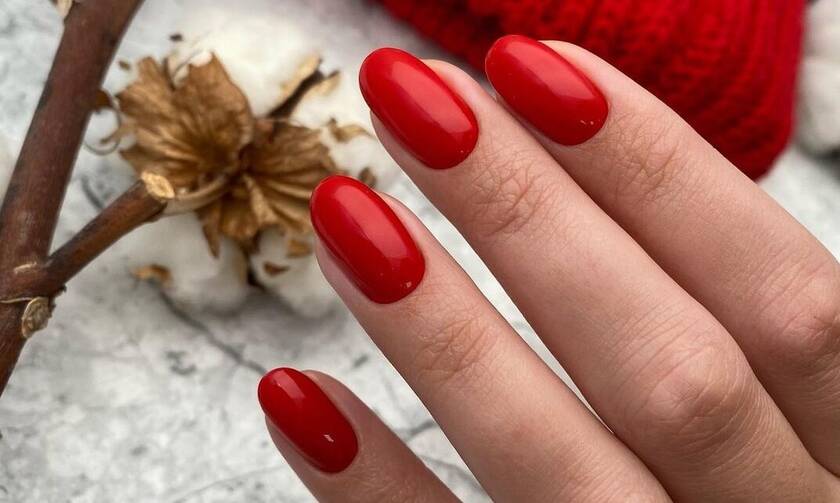 Πέντε κόκκινα βερνίκια για να βάψεις μόνη σου τα νύχια σου τα Χριστούγεννα