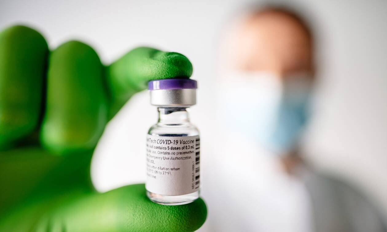 Εμβόλιο κορονοϊού - Λινού: Δεν έχει σοβαρές παρενέργειες - Εμβολιασμοί σε γήπεδα και πάρκινγκ