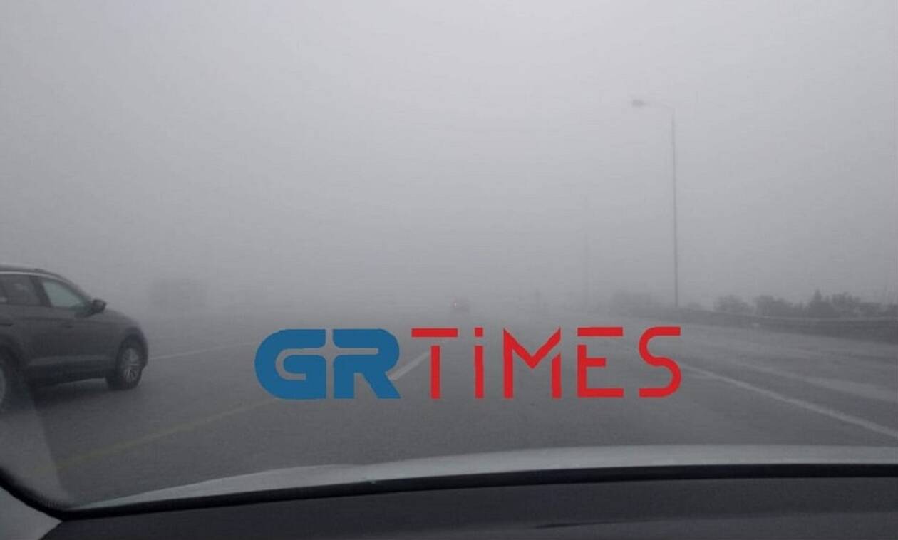 Απίστευτο θέαμα: «Εξαφανίστηκε» η Εθνική Οδός Θεσσαλονίκης - Αθήνας από την ομίχλη (video)