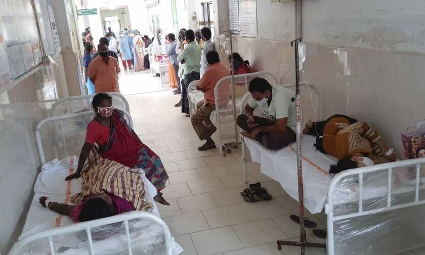 Ινδία: Συνεχίζεται το θρίλερ με τη μυστηριώδη ασθένεια - Γεμίζουν τα νοσοκομεία 