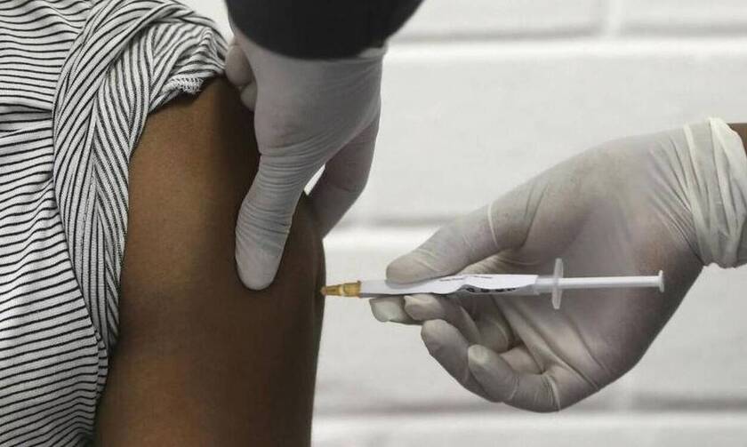 Βασιλακόπουλος: «Τι ισχύει για το εμβόλιο και τις αλλεργίες»
