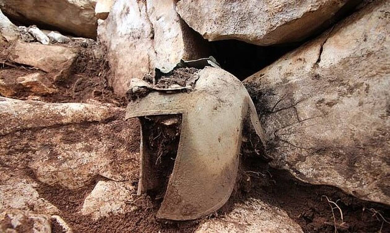 Απίστευτη ανακάλυψη: Δείτε που βρέθηκε κράνος αρχαίου Έλληνα πολεμιστή (pics)