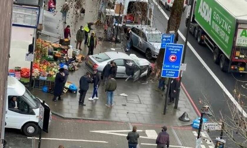 Λονδίνο: Αυτοκίνητο έπεσε σε πεζούς - Αρκετοί οι τραυματίες