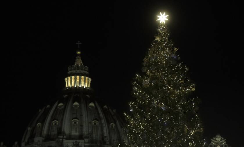 Βατικανό: Παρά τον κορονοϊό «φόρεσε» τα γιορτινά του - Όμορφες εικόνες και ακούσματα