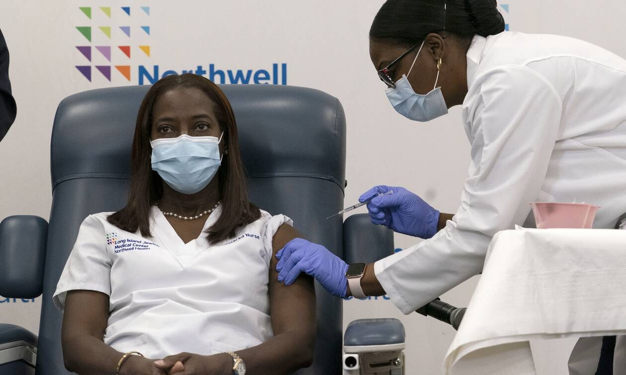 Κορονοϊός - ΗΠΑ: Νοσοκόμα σε ΜΕΘ της Νέας Υόρκης η πρώτη Αμερικανίδα που έλαβε το εμβόλιο