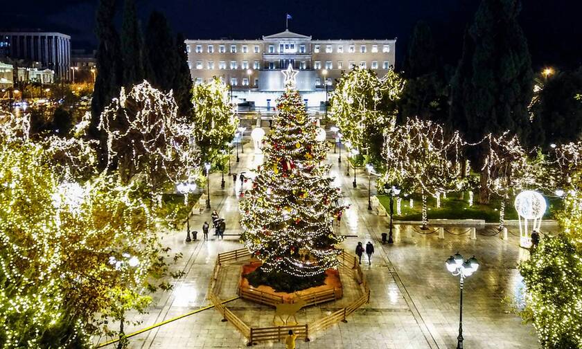 Μια Αθηναϊκή χριστουγεννιάτικη ιστορία: Πώς φωταγωγήθηκε το δέντρο στο Σύνταγμα (pics+vid)