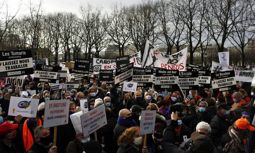 Lockdown - Παρίσι: Χιλιάδες διαδηλωτές ζητούν άνοιγμα ξενοδοχείων και εστιατορίων