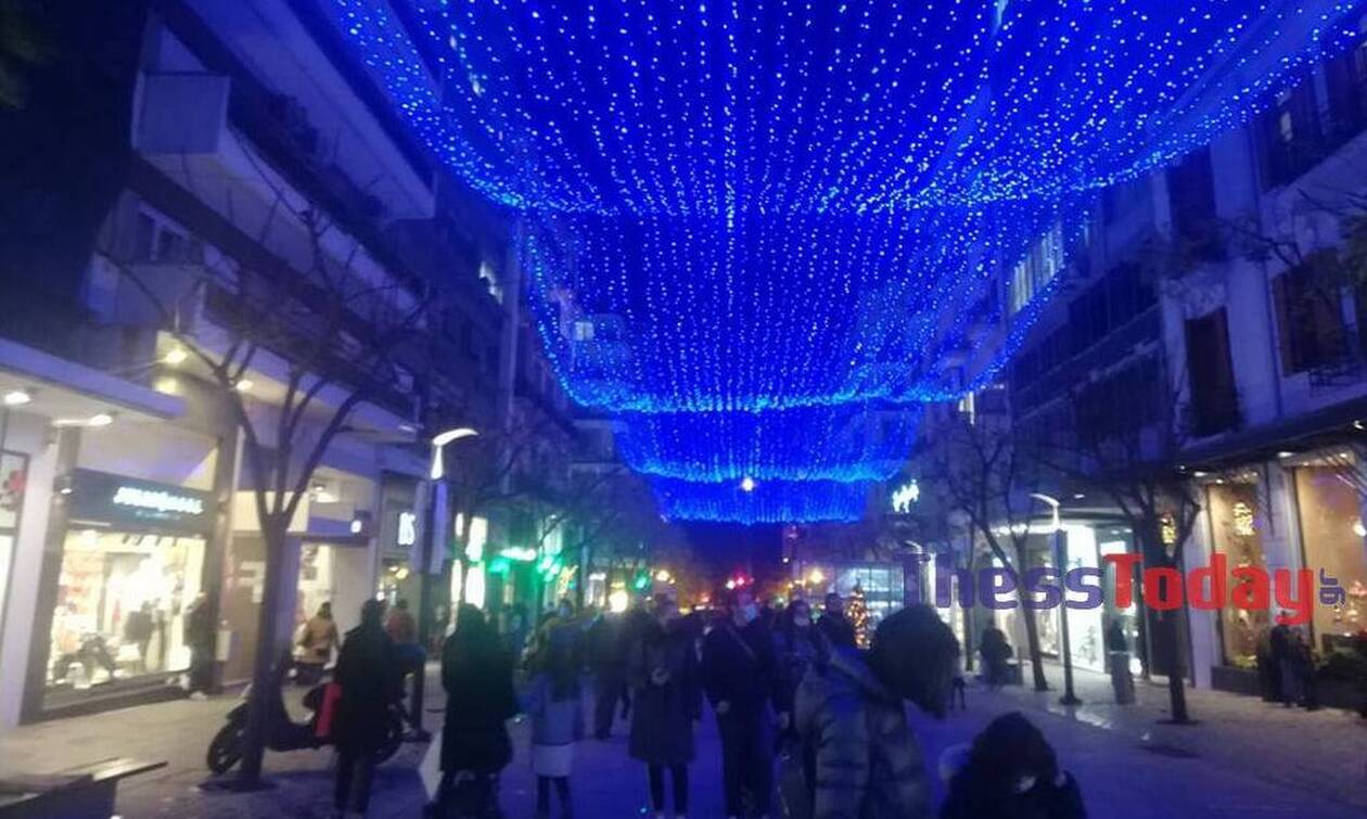 Θεσσαλονίκη: Ουρές έξω από μαγαζιά και συνωστισμός ενόψει click away