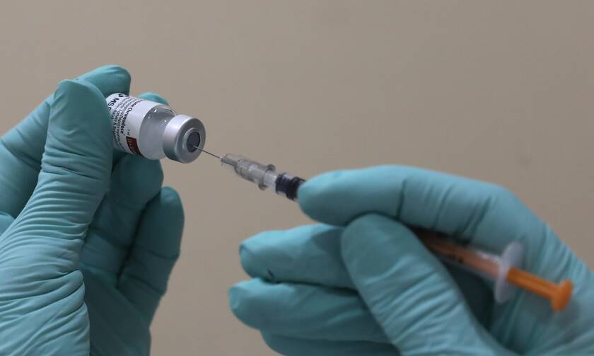 Κορονοϊός - Εμβόλιο: Πόσες δόσεις και πότε θα έρθουν στην Ελλάδα - Το καλό και το κακό σενάριο