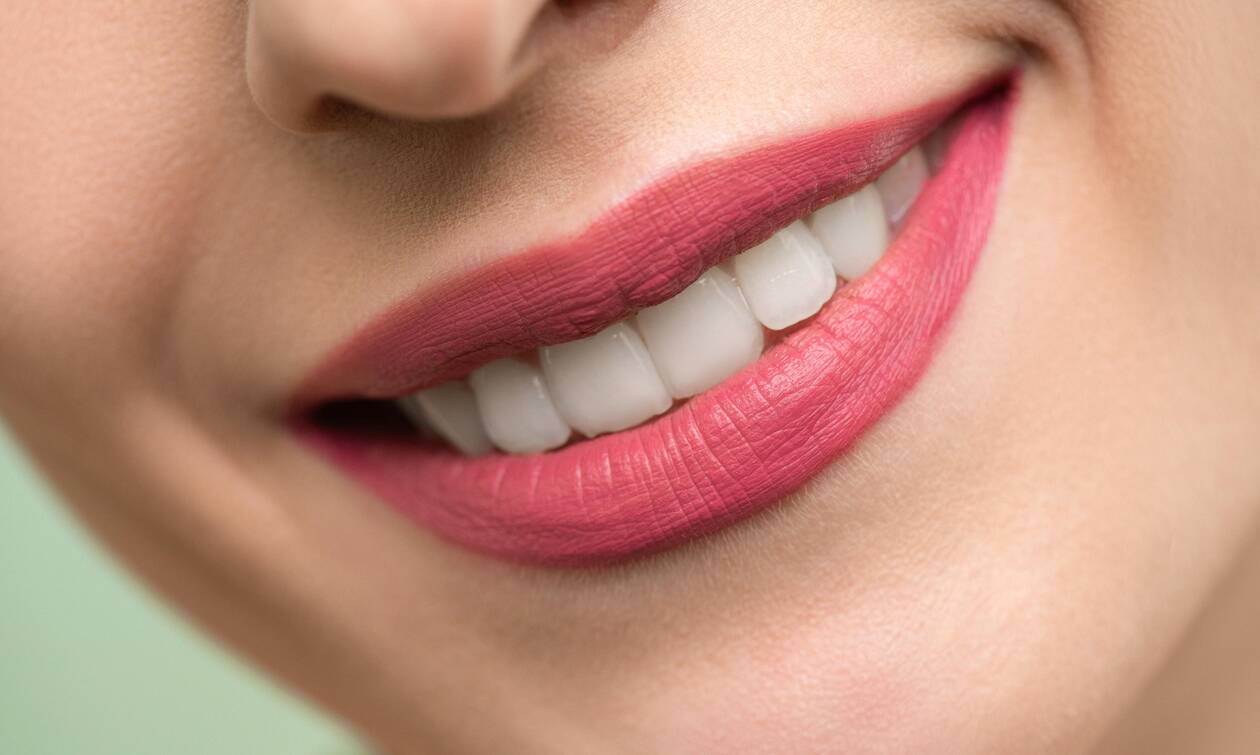 Πέντε tips για να αποκτήσεις τα πιο λευκά δόντια που είχες ποτέ