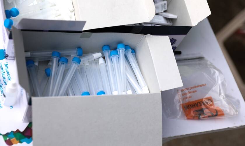 ΠΟΕΔΗΝ: Μεγαλύτερες οι χρεώσεις για PCR και rapid test στα ιδιωτικά κέντρα - Πόσο κοστίζουν κανονικά